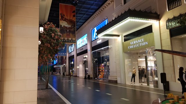Shopping Mall in Studio City